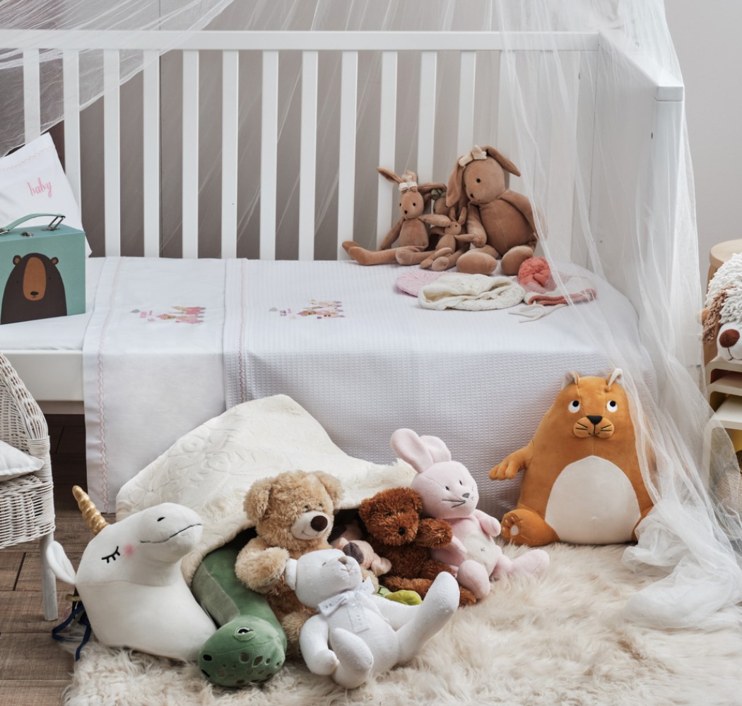 Piquet Blanket with a Pink Train Embroidery - White